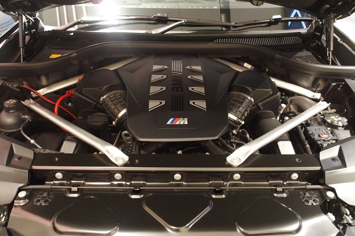 BMW X7ブラックアルファ（エンジン）