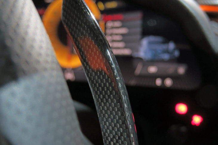 フェラーリSF90 XXストラダーレ（シフトパドル）