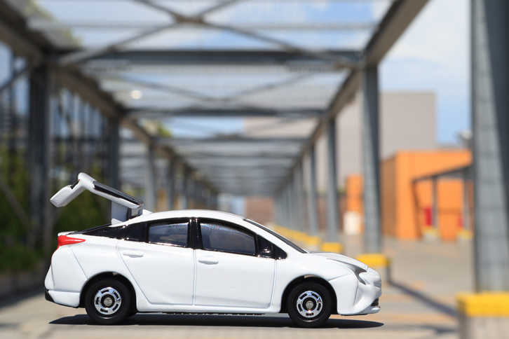 「プリウス」の運転支援システムは、路車間通信と車車間通信を用いて安全運転をサポートする「ITS Connect」にも対応。さまざまな方向から、ドライバーの負担の軽減が図られている。