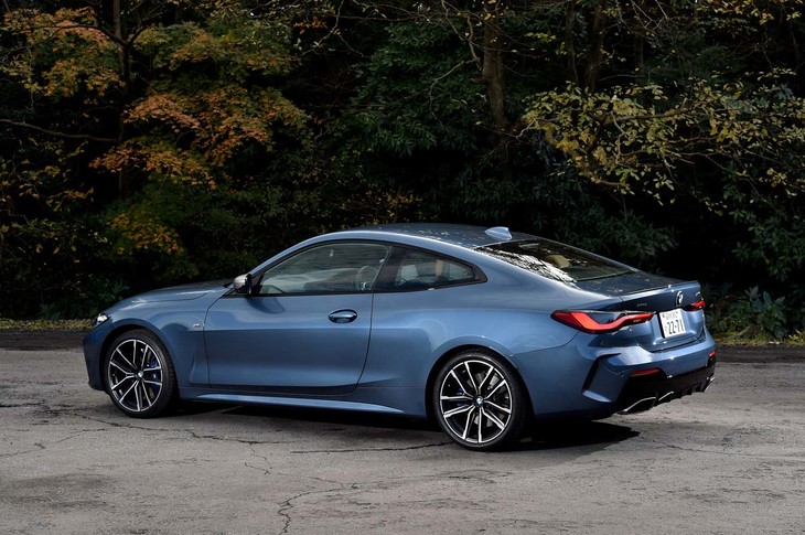 【BMW M440i xDriveクーペのスペック】
	ボディーサイズ：全長×全幅×全高＝4775×1850×1395mm／ホイールベース：2850mm／車重：1740kg／駆動方式：4WD／エンジン：3リッター直6 DOHC 24バルブ ターボ／トランスミッション：8段AT／最高出力：387PS（285kW）/5800rpm／最大トルク：500N・m（51.0kgf・m）/1800-5000rpm／タイヤ：（前）225/40R19 93Y／（後）255/35ZR19 96Y（ブリヂストン・トランザT005 RFT）／燃費：11.2km/リッター（WLTCモード）／12.4km/リッター（JC08モード）／価格：1025万円
	
	【取材時の燃費データ】
	テスト距離：314.8km（市街地1：高速道路7：山岳路2）／使用燃料：36.5リッター（ハイオクガソリン）／参考燃費：8.6km/リッター（満タン法）／8.7km/リッター（車載燃費計計測値）