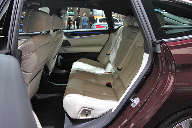 BMW 6シリーズ グランツーリスモ（リアシート）
