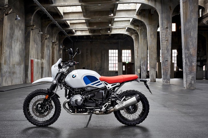 クラシカルデザインを強みとする商品の提案は、モーターサイクルの世界でもしばしば見られる。写真は「BMW R nineTアーバンG/S」（2016年）。1980年代に活躍した「BMW R80G/S」をイメージしたデザインが与えられている。