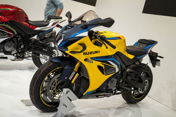 スズキは、スポーツモデル「GSX-R」シリーズのデビュー40周年を記念して、特別カラーの「GSX-R1000R 40thアニバーサリーエディション」も出展した。レッド、ブルー、イエローの3種類のカラーリングを用意している。