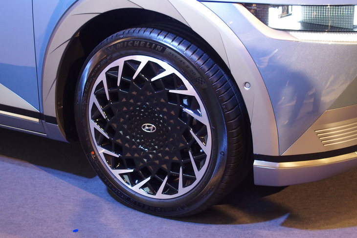 ヒョンデ・アイオニック5ラウンジAWDリミテッドエディション（フロントホイール）