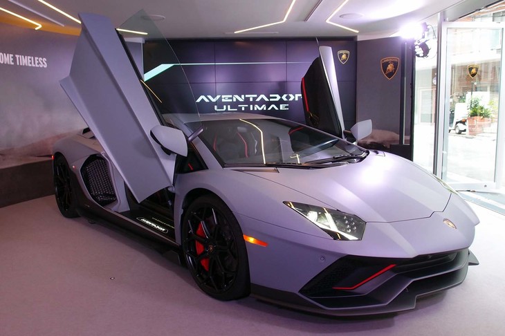 ランボルギーニ・アヴェンタドールLP780-4 Ultimae