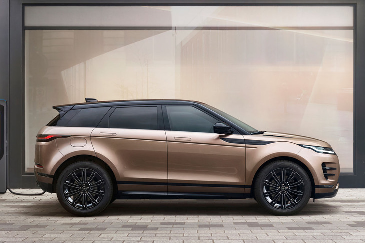 “スタイリッシュなSUV”の革命児「レンジローバー・イヴォーク」は、2025年3月に2026年モデルが発表された。そのラインナップにはない、前期型の「D180」こそが手の届きやすいモデルといえる。