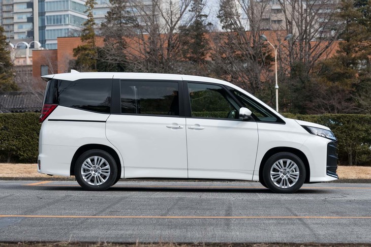 ボディーサイズは全長×全幅×全高＝4695×1730×1895（4WD車は1925）mm。全車が3ナンバーになったのがトピックだ。