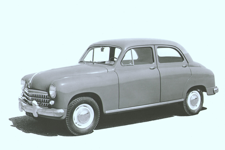 戦後型フィアットの第1号車となった「1400」。開発を主導したのはダンテ・ジアコーザで、フィアット初のモノコックボディーが用いられていた。