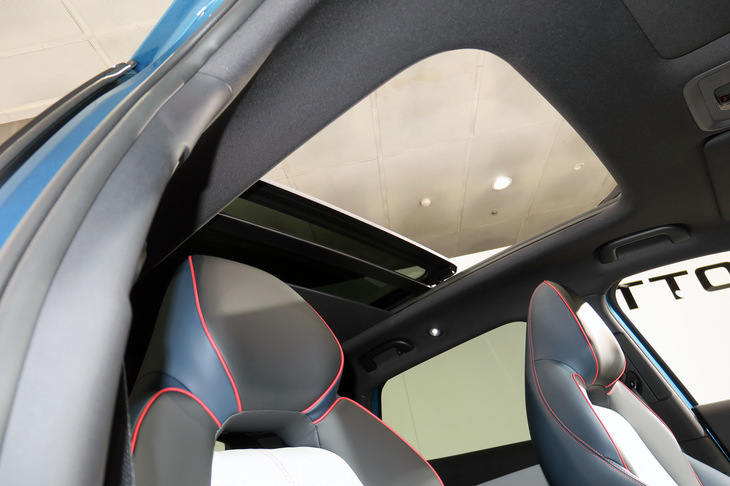 BYDアットスリー（サンルーフ）