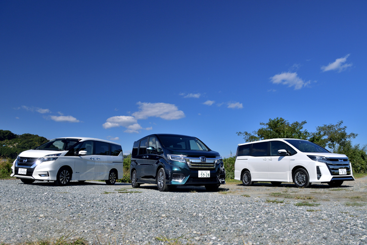 「トヨタ・ノア」「ホンダ・ステップワゴン」はハイブリッド車をチョイス。これにマイルドハイブリッドの「日産セレナ」を加えた3台を比較した。（photo：小林俊樹）