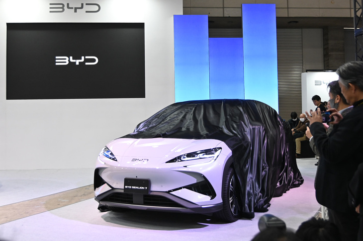 アンベールされる「シーライオン7」。