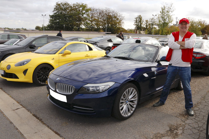 「BMW Z4」と副会長のクリスさん。