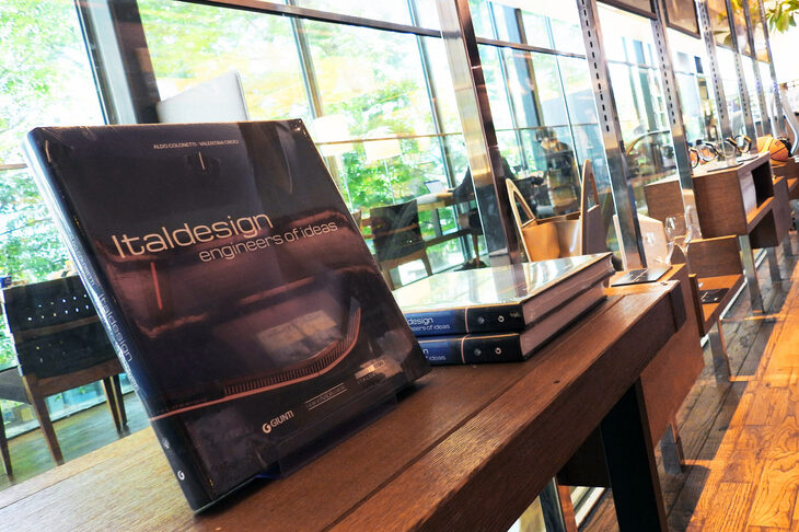 『Italdesign : Engineers of Ideas』は、洋書を取り扱う大手書店にて販売されている。価格は税込みで1万2100円だ。