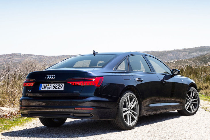 明照寺：「ただ、やっぱりアウディのセダンはリアのスタンスがすばらしいんですよね」
	ほった：「試乗会で実車を拝んだんですけど、いわゆる“リア7：3”が、とにかくかっこいいクルマでした」