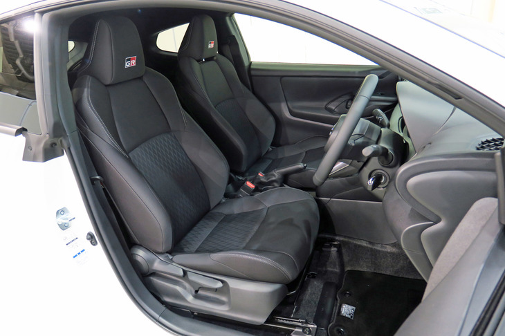 トヨタGRヤリスRC（フロントシート）