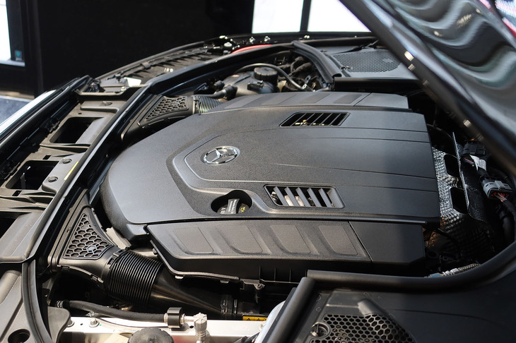 メルセデス・ベンツS580 4MATICロング ナイトエディション（エンジンルーム）