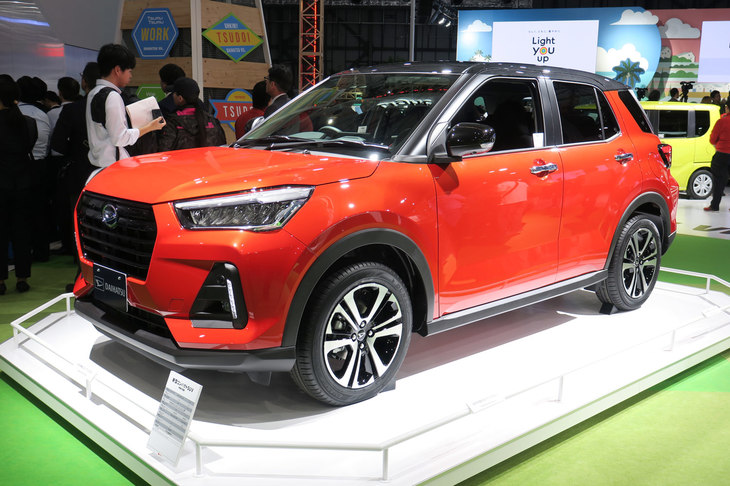 ブースの入り口に展示されていた小型SUV。コンセプトカーかと思いきや、まさかの市販予定車だった。