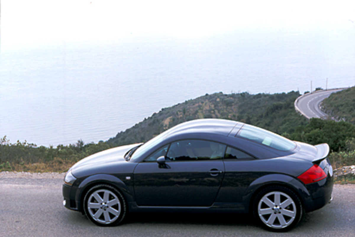 8NBHEF Audi アウディ TT 3.2クワトロ 2005年4月 リアバンパー オレンジ LY2B 中古 即決 GH-8NBHEF アウディ TTクーペ 3.2 クワトロ Sライン サイド エンブレム
