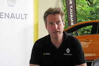 フィリップ・メリメ氏の肩書は「RIDE AND HANDLING CHIEF ENGINEER」。本人いわく「シャシー全般が私の担当」とのこと。ハンドリングが身上のルノー･スポールにとっては、重要人物である。