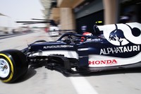 角田のチームメイトは、昨年のイタリアGPで劇的初優勝を遂げたピエール・ガスリー。バーレーンでのテストでは、アルファタウリの今季型「AT02」で全車中の最長周回数をこなした。