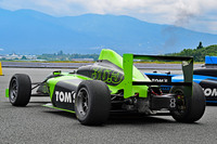 触り慣れていないためまるでサイズ感が分からないが、全長×全幅×全高＝4340×1738×950mmと意外にコンパクトだ。