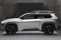 ボディーサイドはU字型のハイライトが入る面構成を持ち、見る者に彫刻的な雰囲気を与えるよう計算されている。