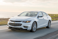 「シボレー・マリブ」
	1964年にデビューした「シボレー・シェベル」の上級グレードとして使用された名称だったが、1978年に独立車種となった。映画に登場するのは2016年に9代目となった最新モデル。