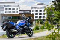 高度な電子制御により、さまざまなバイクの特性を一台で楽しめるようになっていた「R1300RT」。それでいて、ロードスポーツの「R1300R」やアドベンチャーの「R1300GS」とはしっかりキャラクターがつくり分けられているあたりに、BMWの力量が感じられた。