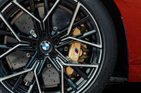 「M8」のブレーキには、バキューム式のブースターではなく電動アクチュエーターによってブレーキ圧を発生させる、インテグレーテッドブレーキシステムが採用されている。