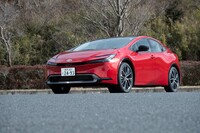 世界初の市販ハイブリッド車として1997年にデビューした「トヨタ・プリウス」。新型は5代目となる。