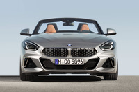 現行の3代目「Z4」。　
	ほった「そういえば、Z4もFRにしては妙にフロントオーバーハングの長いクルマでしたね」