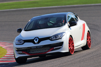 ルノー・メガーヌ ルノースポール トロフィーR（FF/6MT）