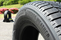 オールシーズンタイヤでありながら、サマータイヤとしても十分評価できる性能を有していた「シンクロウェザー」。「アクティブトレッド」は現在進行形で研究開発が進められている技術なので、ダンロップの関係者いわく「（タイヤにも）クルマみたいに年次改良を加えていくかも」とのこと。アクティブトレッド技術は、タイヤの売り方や買い方、タイヤとの付き合い方も変えていくのかもしれない。