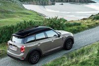 サーフィンをコンセプトに開発された「MINIクロスオーバー」発売の画像