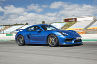 「911 GT3」譲りの脚の強さは想像以上。サスペンションの横剛性、および位置決め精度の高さが光っている。