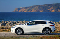 ボディーサイズは全長×全幅×全高＝4425×1805×1495mm。「スポーツ」のみローダウンサスペンションの採用などにより、全高が1475mmとなっている。