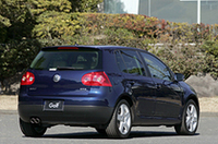 全長×全幅×全高＝4205×1760×1500mm、車重1460kg。写真はシャドーブルーメタリックとよばれるGTX専用のボディカラー。