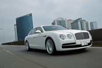 フロント部分がアルミ製となり、車重が50kg軽量化された。