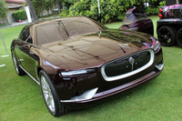 創業99年目の2011年に作られた「ジャガーB99」。デザインは、ジャガーへのラブコールの意味が込められていたが、採用には至らなかった。
    
    