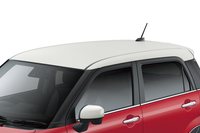 オプションの「デザインフィルムトップ」。ルーフやテールゲートスポイラーにラッピングを施すことで、外装色をツートンカラーにできる。