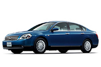 【写真上】トヨタ「プリウス」【写真下】日産「ティアナ」