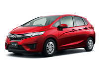「フィット13G Fパッケージ コンフォートエディション」（FF車／プレミアムクリスタルレッド・メタリック）。