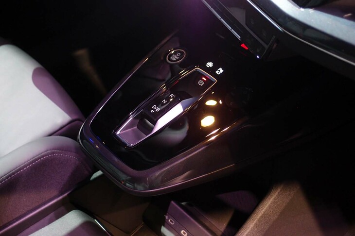 アウディQ4 40 e-tron Sライン（センターコンソール）