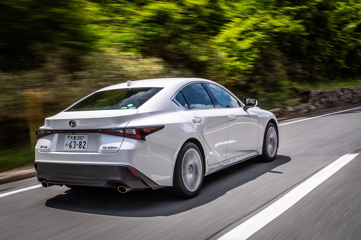 国内タイヤラベリング制度において全サイズで最高評価の「a」を獲得し、低燃費性能においても、ハイグリップタイヤでありながら多くのサイズで5段階評価の3番目にあたる「A」を獲得している。