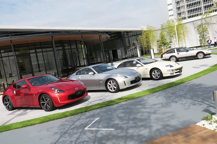 会場に展示された、歴代の「日産フェアレディZ」。