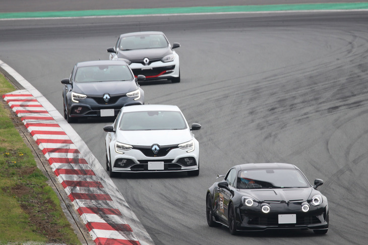 レーシングコースを使った「RENAULT・ALPINE DAY IN MFF」のコンテンツとしては、タイム計測を行う「ルノー・スポール カップ、アルピーヌ カップ」や、純粋に走行を楽しむ「オール ルノー ラン／オール アルピーヌ ラン」を開催。スポーティーなルノー車がサーキットをにぎわせていた。