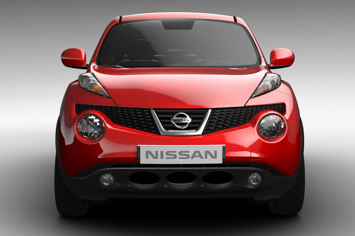 今見てもアグレッシブなデザインの、「ジューク」のフロントマスク。人でいうと“目”にあたるランプを分割して配する手法は、後に数多くのフォロワーを生んだ。