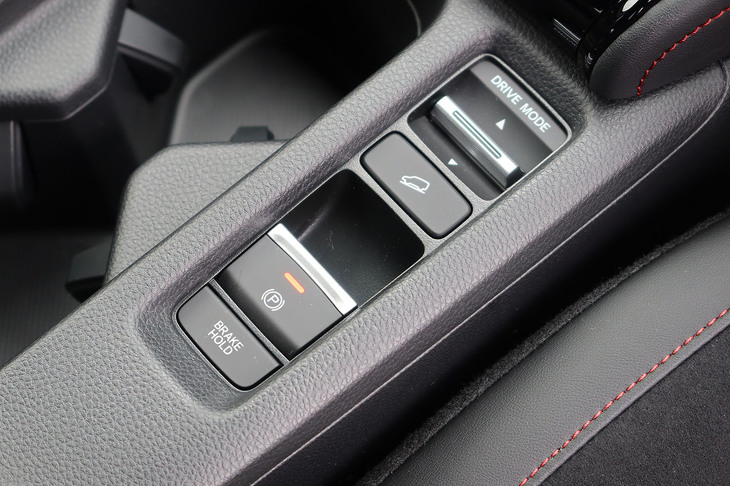 ホンダ・ヴェゼルe：HEV RS（ドライブモードセレクターおよびパーキングブレーキスイッチ）