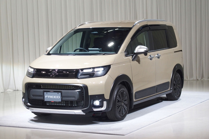 ホンダ・フリード クロスター（フロントビュー）