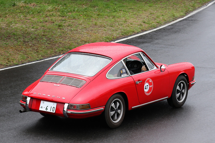 ナローの「901」ボディーに「356」用の1.6リッターOHVフラット4を積んだ1968年「ポルシェ912」。それも当時のインポーターだった三和自動車が正規輸入した右ハンドル仕様という激レア車。